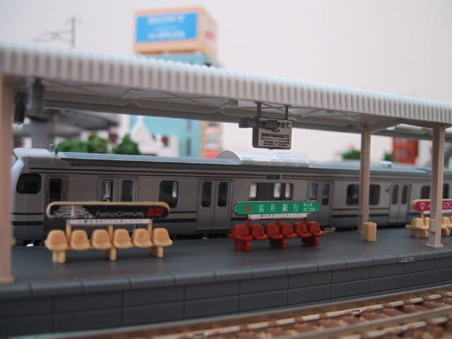 鉄道模型E217系とホーム