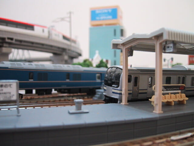 鉄道模型E217系とホーム２