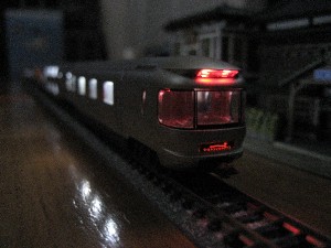 Ｎゲージの鉄道模型に室内灯を取り付ける