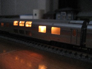 Ｎゲージの鉄道模型に室内灯を取り付ける
